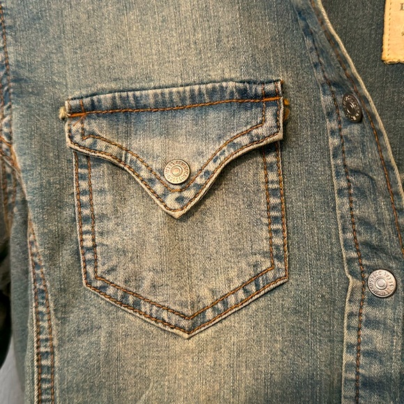 Levi’s Red Tab shirt - Picture 3 of 9